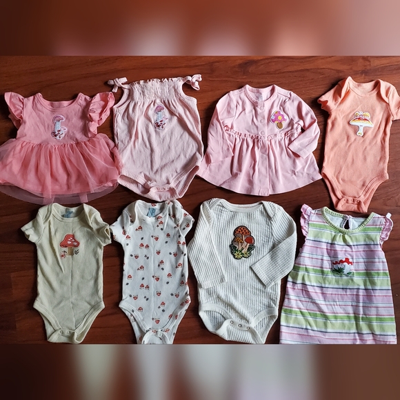 8 Pc Mushroom Clothing Bundle - Picture 1 of 9